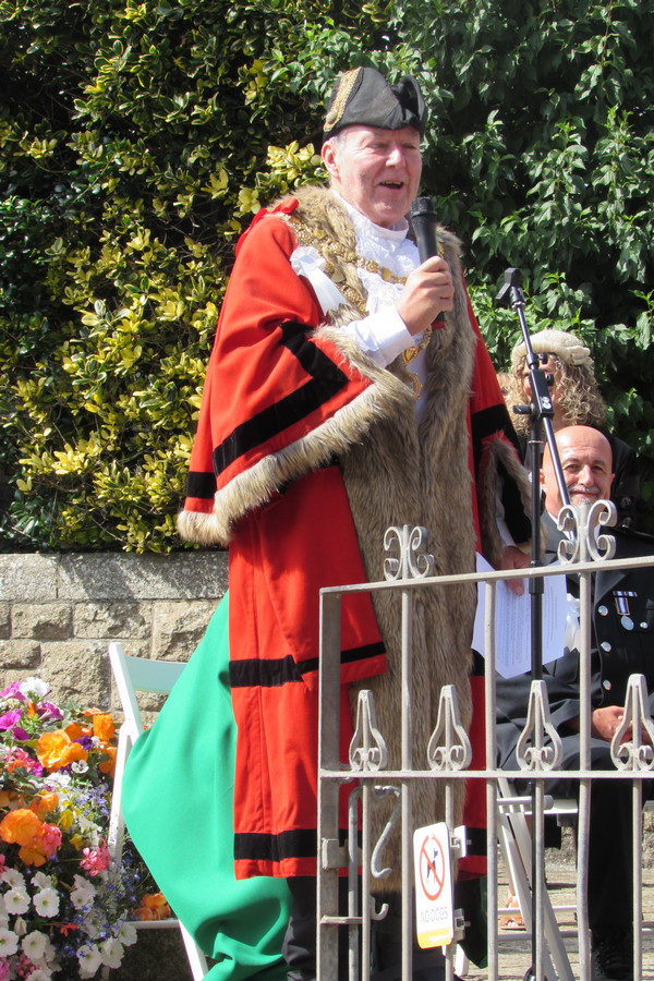Knill mayor