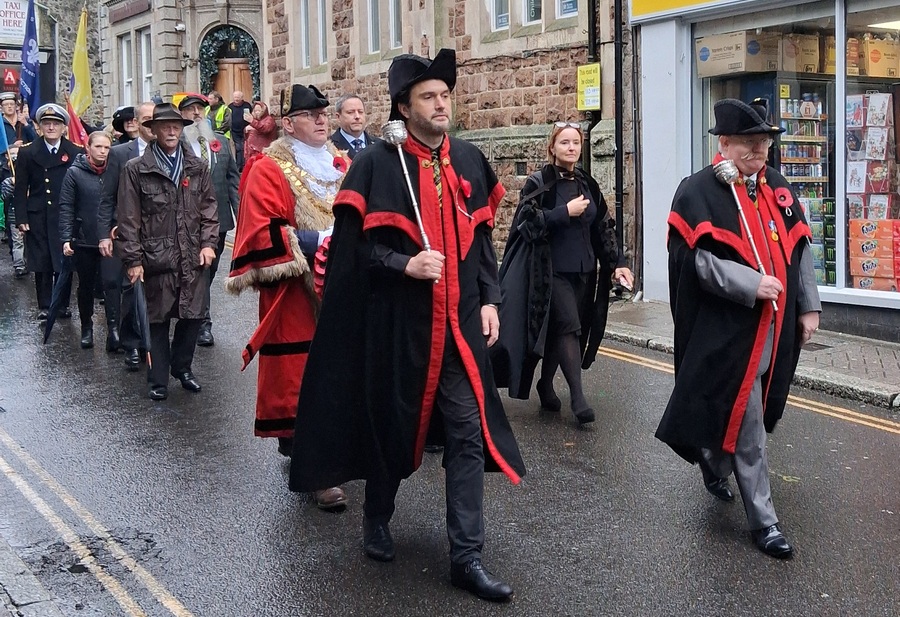 Remembrance Sunday, new businesses, art shows, and beers